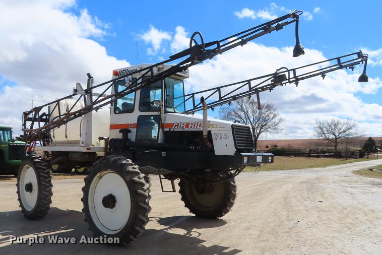 image for item L1486 Willmar 765 sprayer