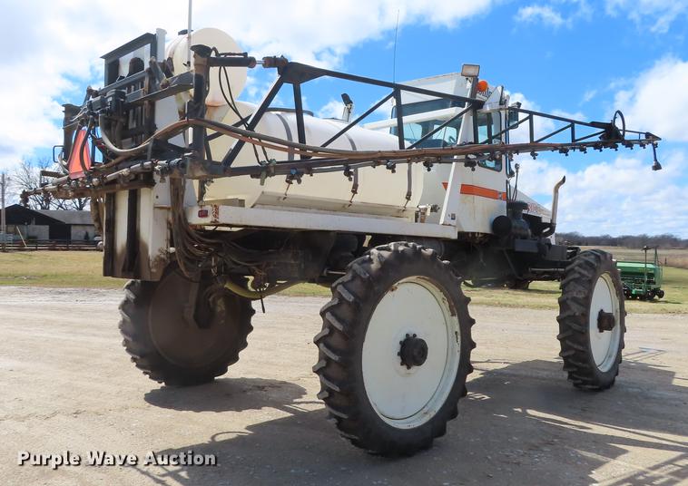 image for item L1486 Willmar 765 sprayer