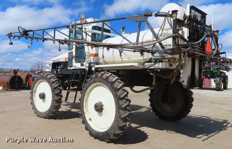 image for item L1486 Willmar 765 sprayer