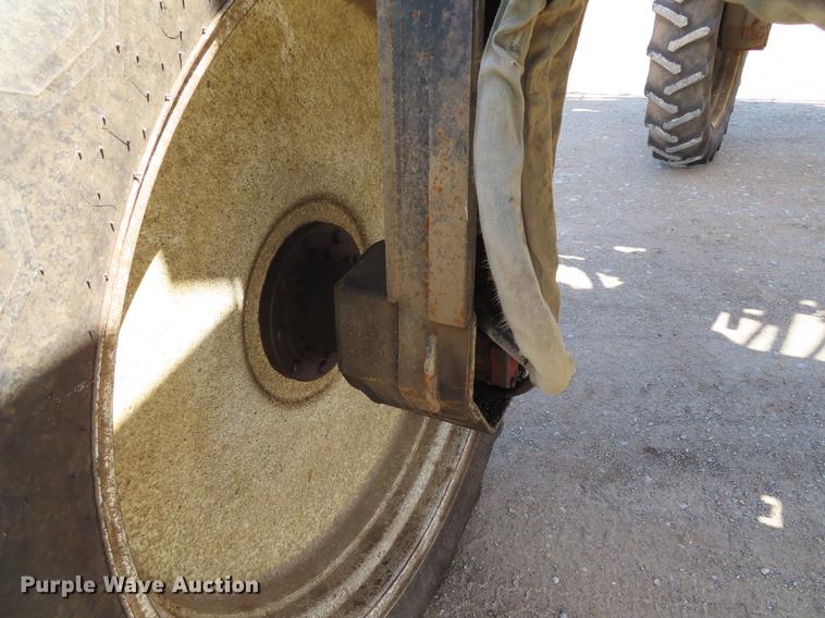 image for item L1486 Willmar 765 sprayer