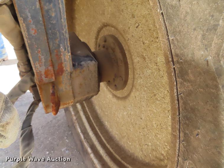 image for item L1486 Willmar 765 sprayer