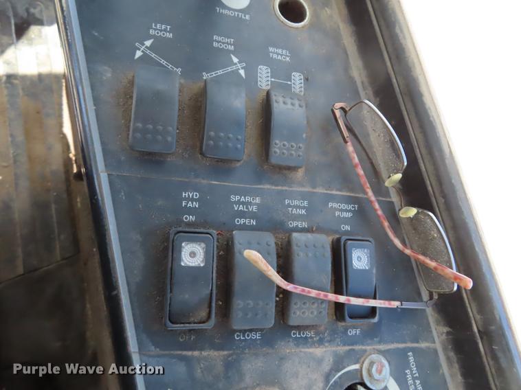 image for item L1486 Willmar 765 sprayer