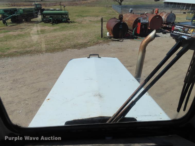 image for item L1486 Willmar 765 sprayer