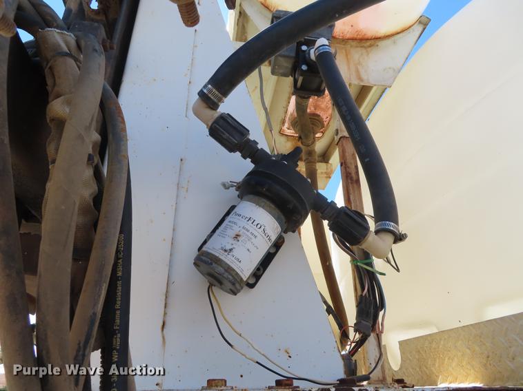 image for item L1486 Willmar 765 sprayer