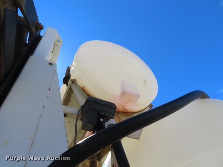 image for item L1486 Willmar 765 sprayer