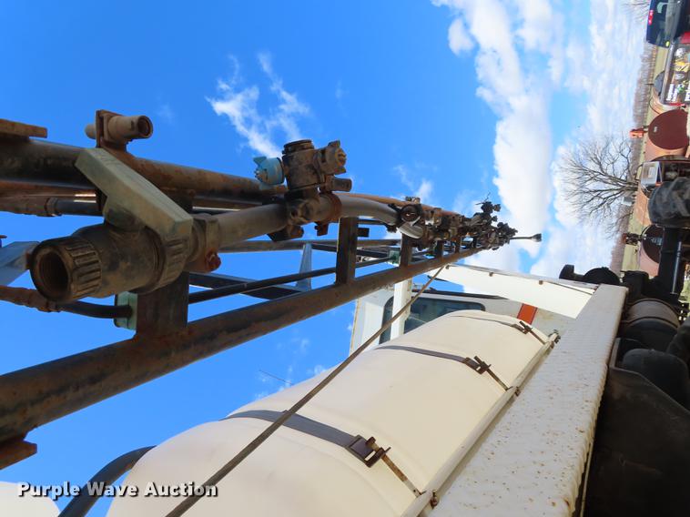 image for item L1486 Willmar 765 sprayer