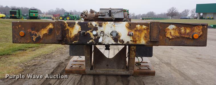 image for item DE3333 2006 Landoll Haul All 825A low boy equipment trailer