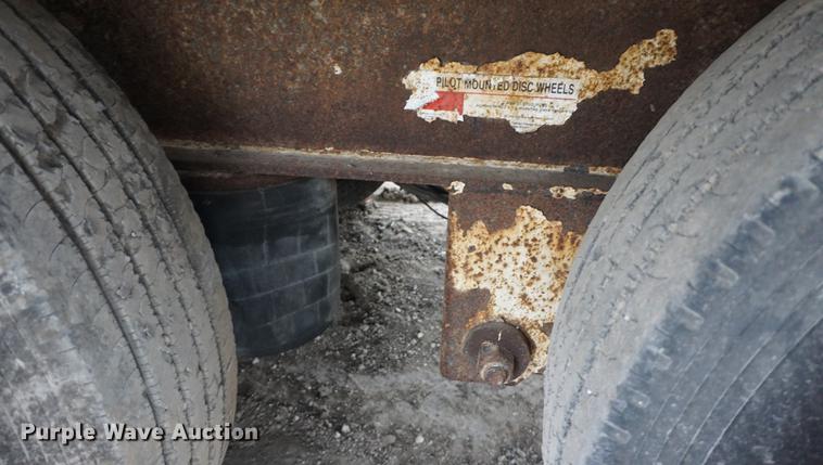 image for item DE3333 2006 Landoll Haul All 825A low boy equipment trailer