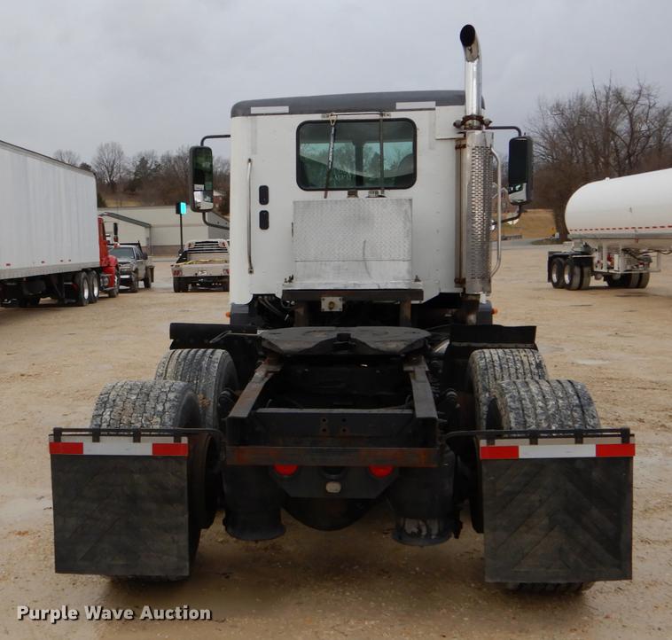 image for item DE6051 2003 Freightliner Columbia semi truck