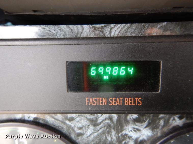 image for item DE6051 2003 Freightliner Columbia semi truck