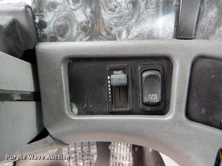 image for item DE6051 2003 Freightliner Columbia semi truck