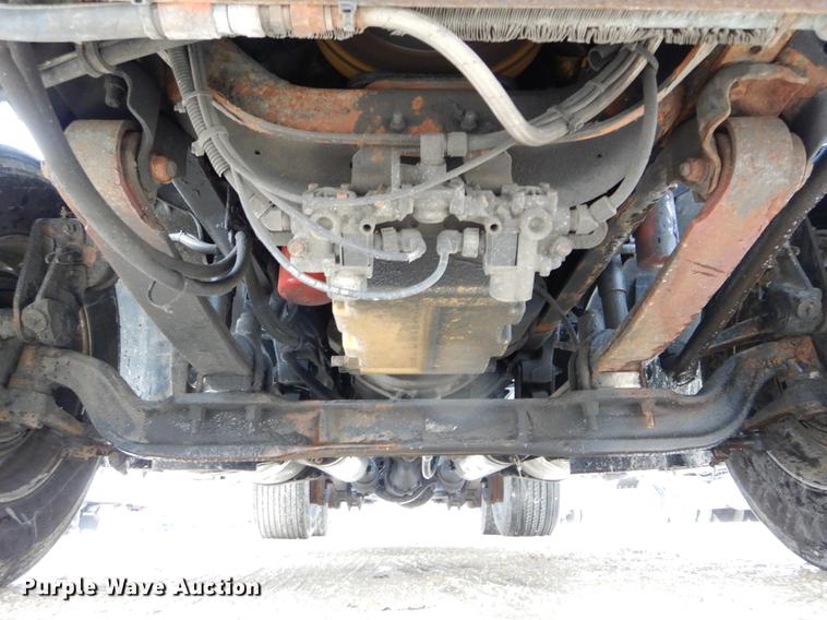 image for item DE6051 2003 Freightliner Columbia semi truck