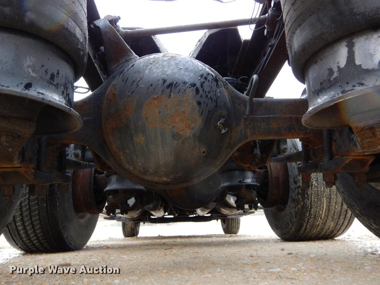 image for item DE6051 2003 Freightliner Columbia semi truck