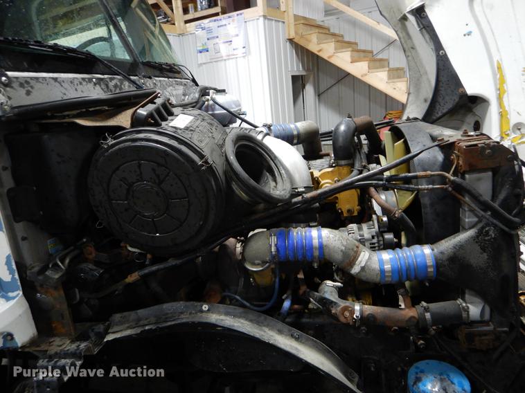 image for item DE6051 2003 Freightliner Columbia semi truck