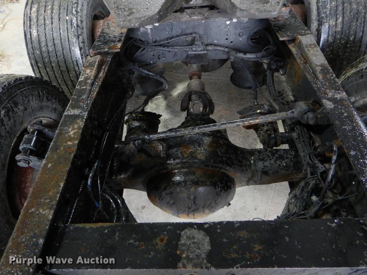 image for item DE6051 2003 Freightliner Columbia semi truck