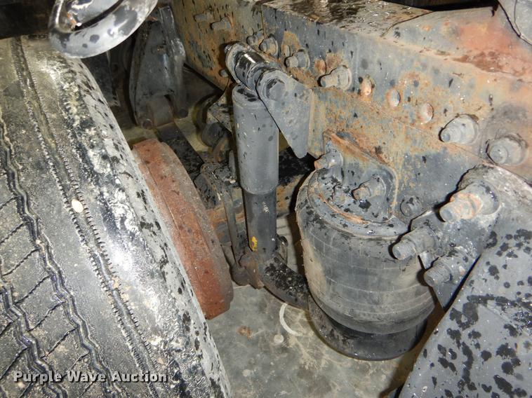 image for item DE6051 2003 Freightliner Columbia semi truck