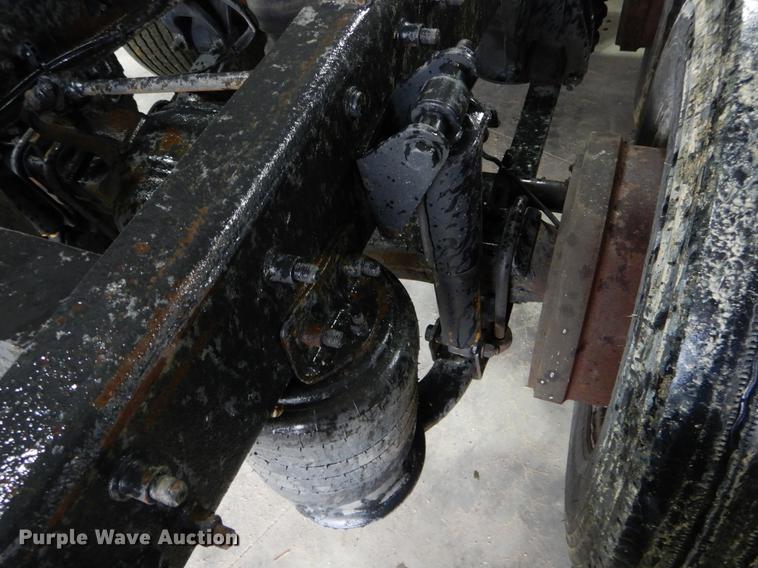 image for item DE6051 2003 Freightliner Columbia semi truck