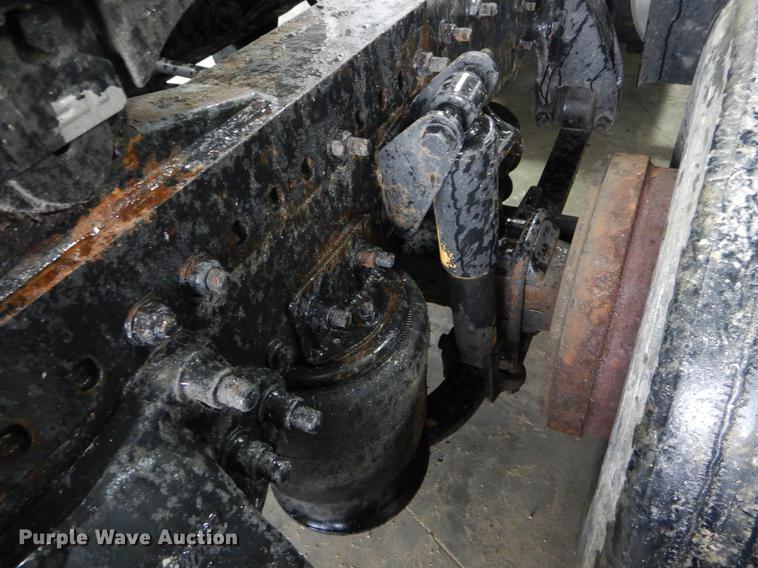 image for item DE6051 2003 Freightliner Columbia semi truck