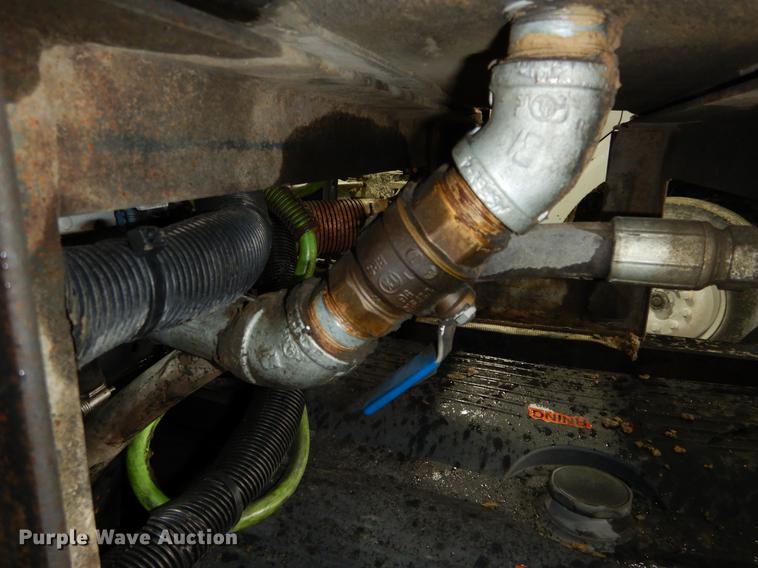 image for item DE6051 2003 Freightliner Columbia semi truck