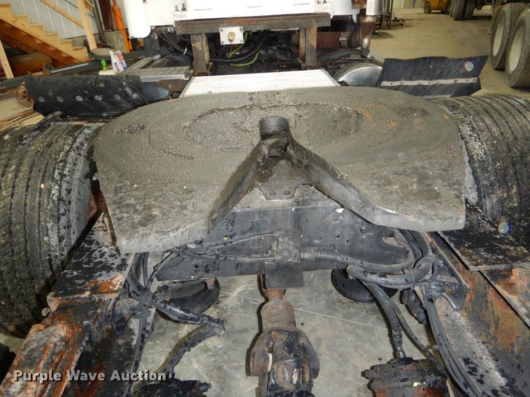 image for item DE6051 2003 Freightliner Columbia semi truck