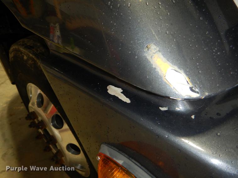 image for item DE6051 2003 Freightliner Columbia semi truck