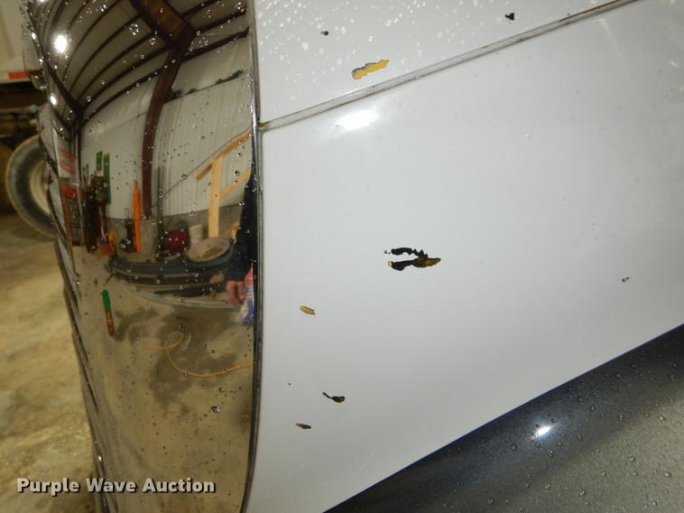 image for item DE6051 2003 Freightliner Columbia semi truck