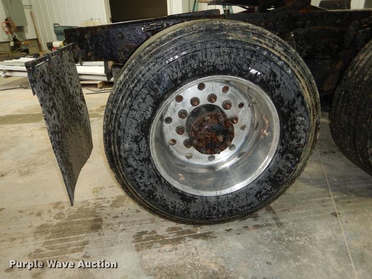 image for item DE6051 2003 Freightliner Columbia semi truck