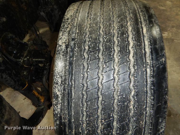 image for item DE6051 2003 Freightliner Columbia semi truck