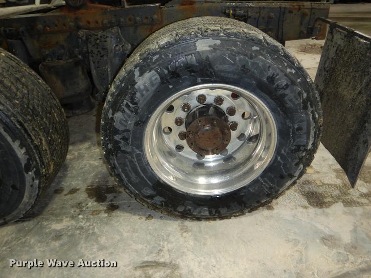 image for item DE6051 2003 Freightliner Columbia semi truck