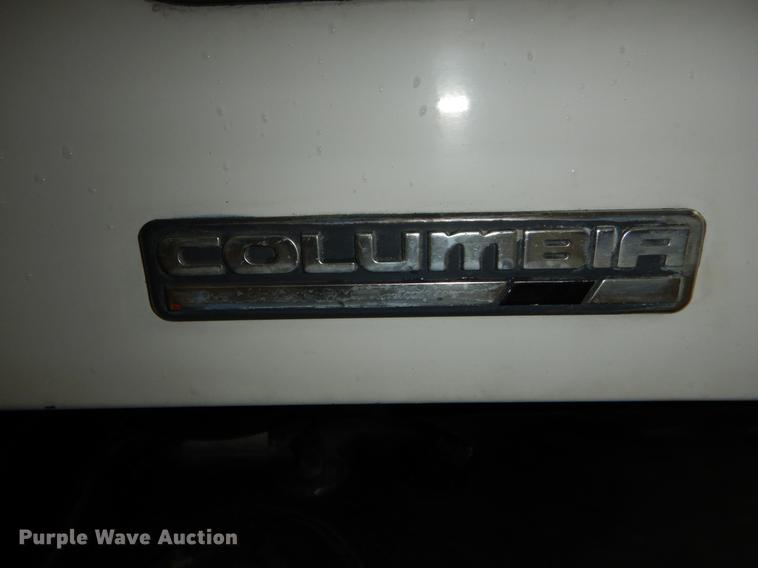 image for item DE6051 2003 Freightliner Columbia semi truck