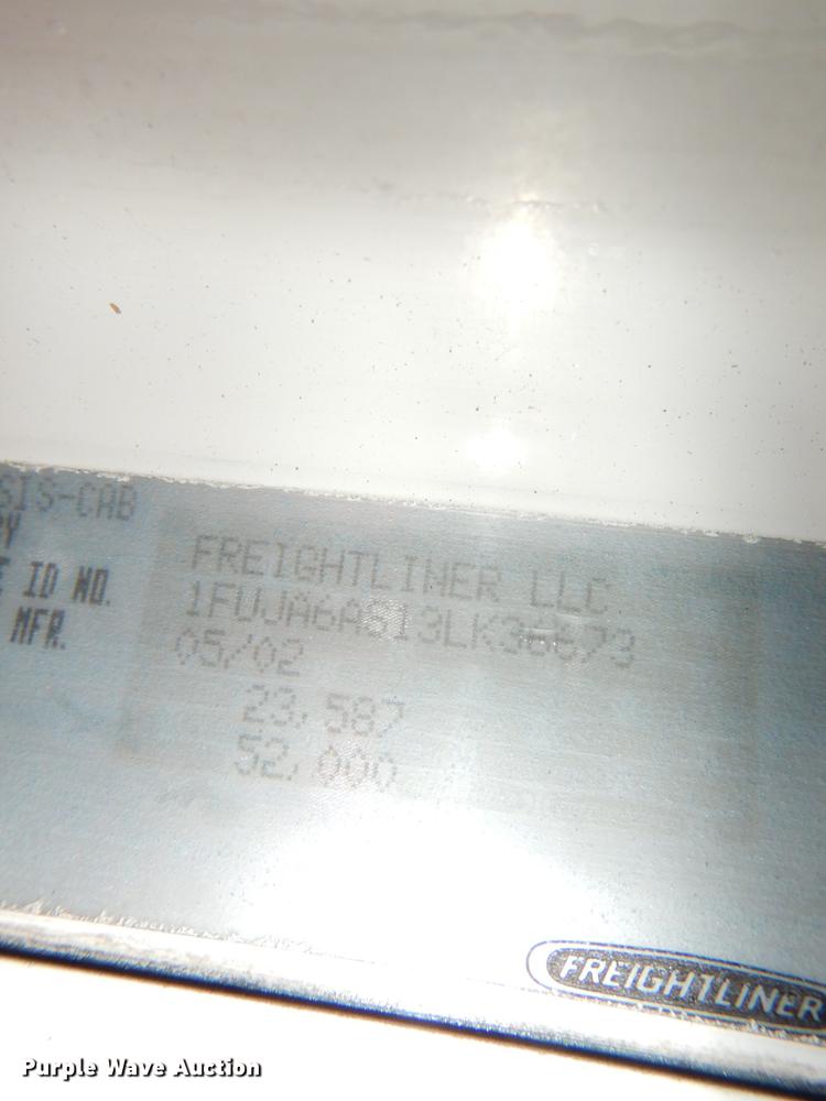 image for item DE6051 2003 Freightliner Columbia semi truck