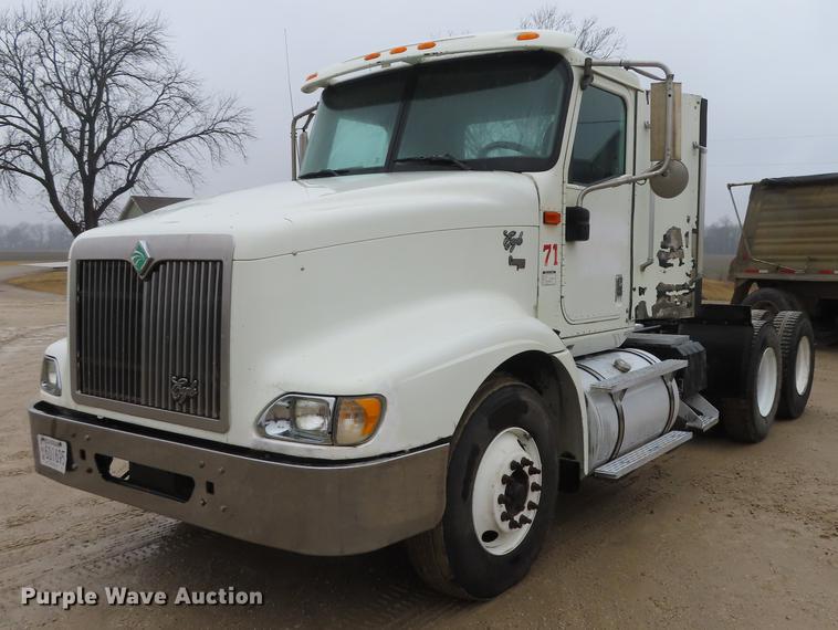 image for item DN9073 2000 International 9400i semi truck