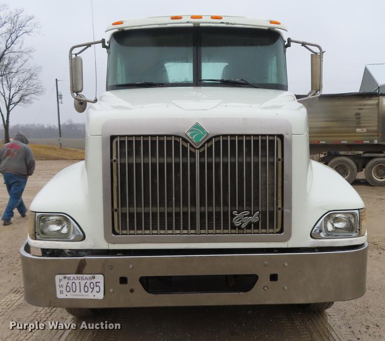 image for item DN9073 2000 International 9400i semi truck