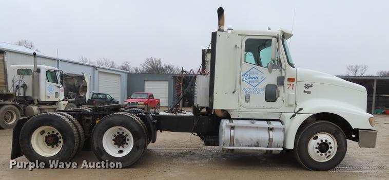 image for item DN9073 2000 International 9400i semi truck