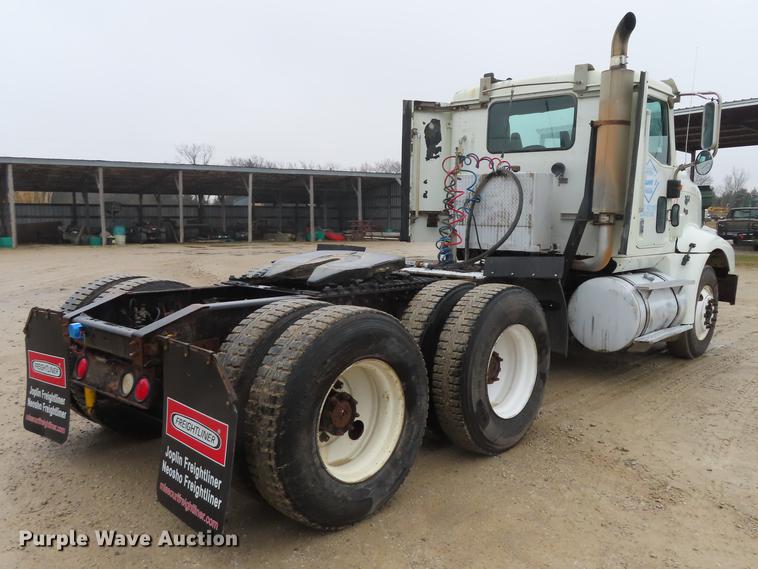 image for item DN9073 2000 International 9400i semi truck