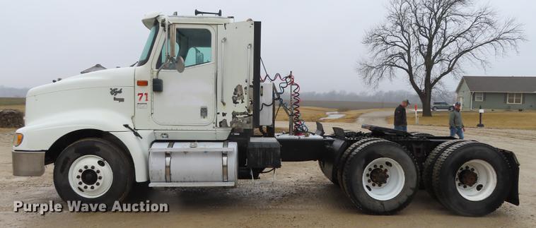 image for item DN9073 2000 International 9400i semi truck