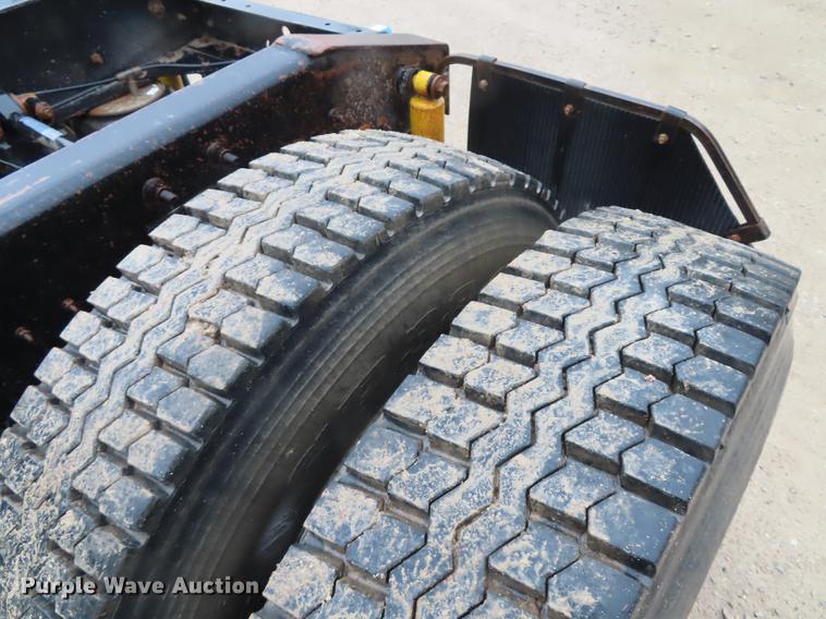 image for item DN9073 2000 International 9400i semi truck