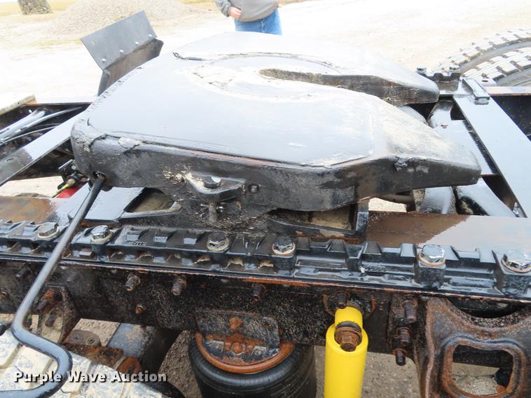 image for item DN9073 2000 International 9400i semi truck