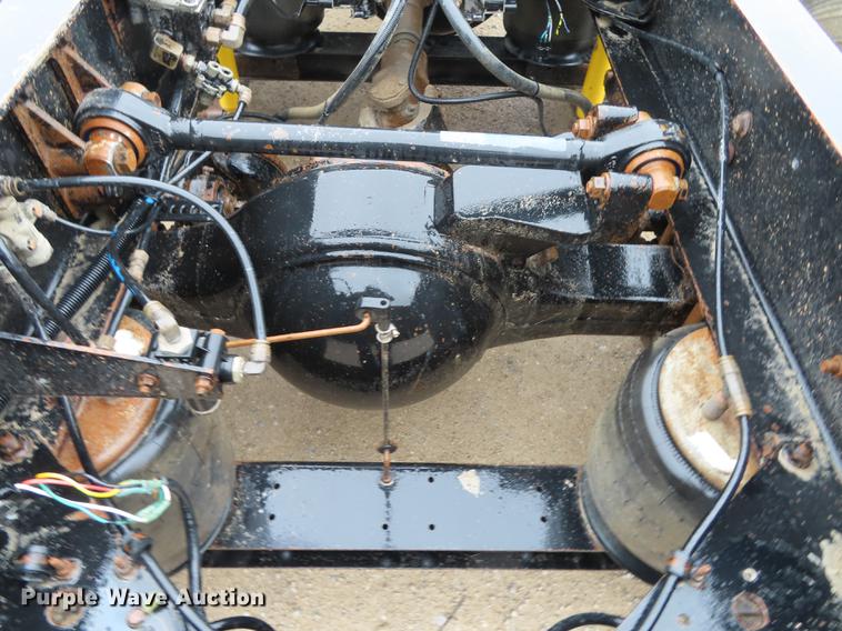 image for item DN9073 2000 International 9400i semi truck