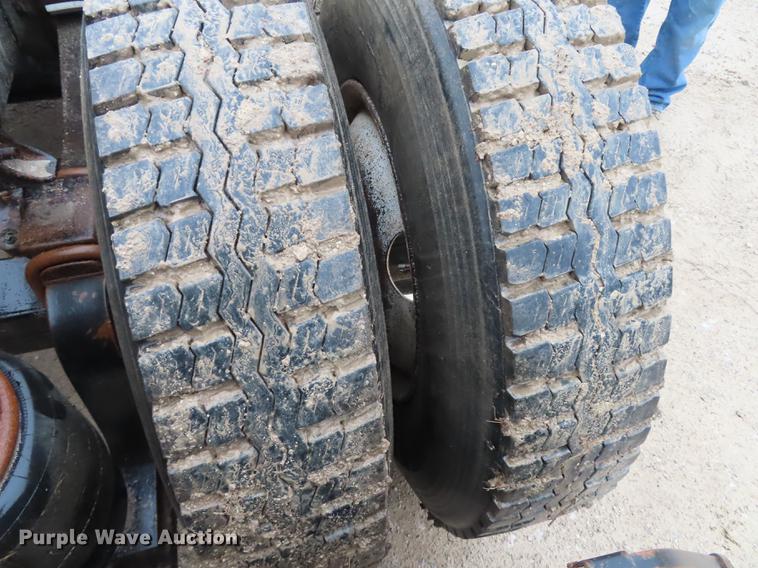 image for item DN9073 2000 International 9400i semi truck