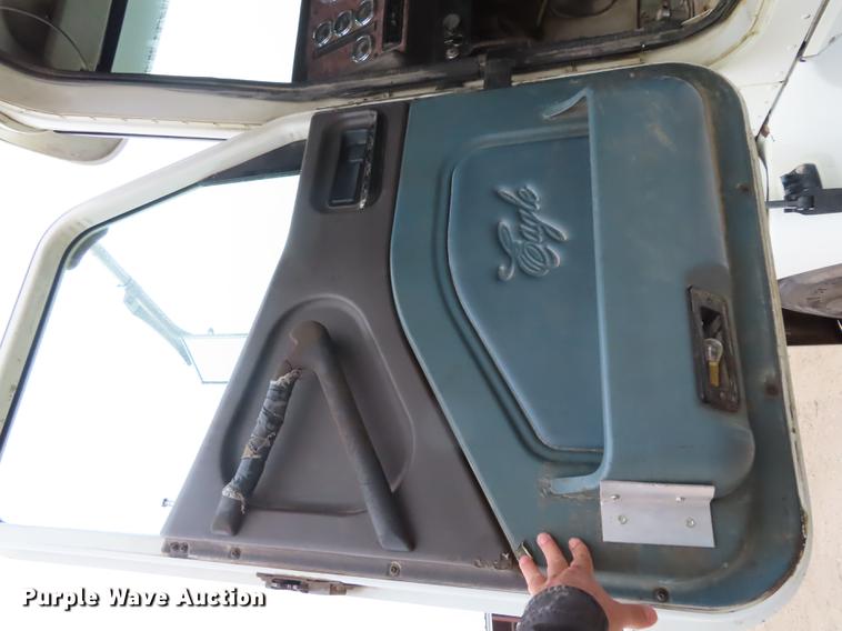 image for item DN9073 2000 International 9400i semi truck