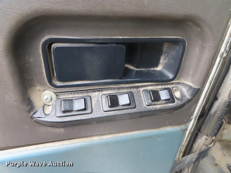 image for item DN9073 2000 International 9400i semi truck