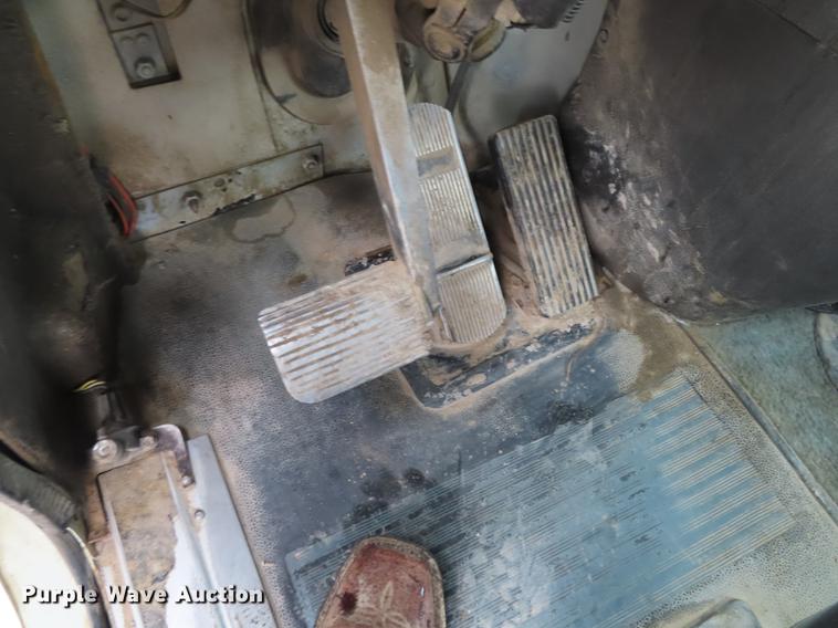 image for item DN9073 2000 International 9400i semi truck