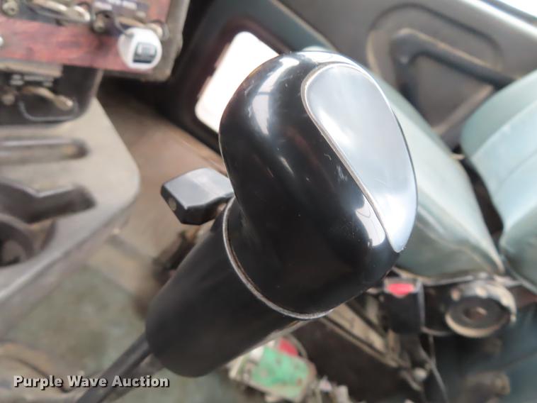 image for item DN9073 2000 International 9400i semi truck