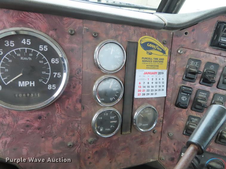 image for item DN9073 2000 International 9400i semi truck