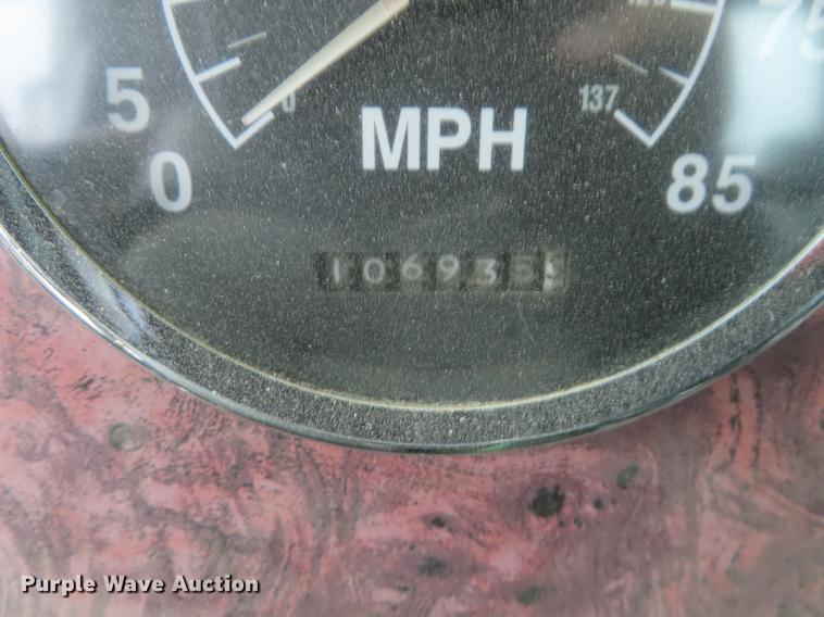 image for item DN9073 2000 International 9400i semi truck