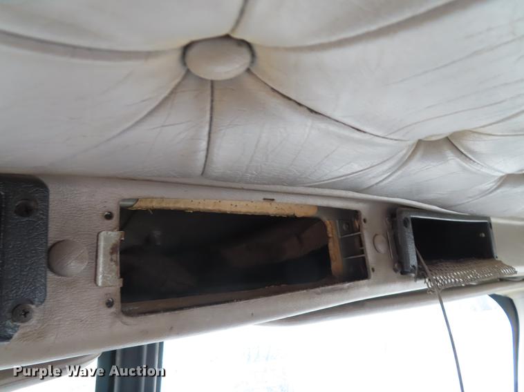 image for item DN9073 2000 International 9400i semi truck