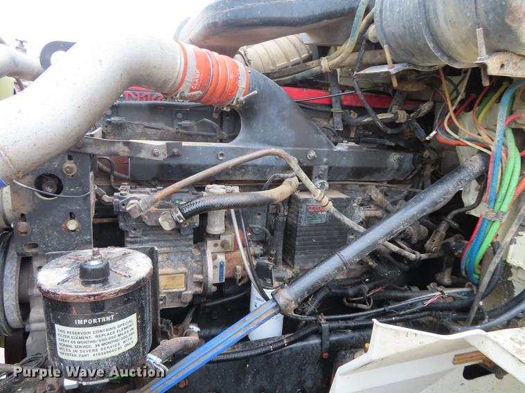 image for item DN9073 2000 International 9400i semi truck