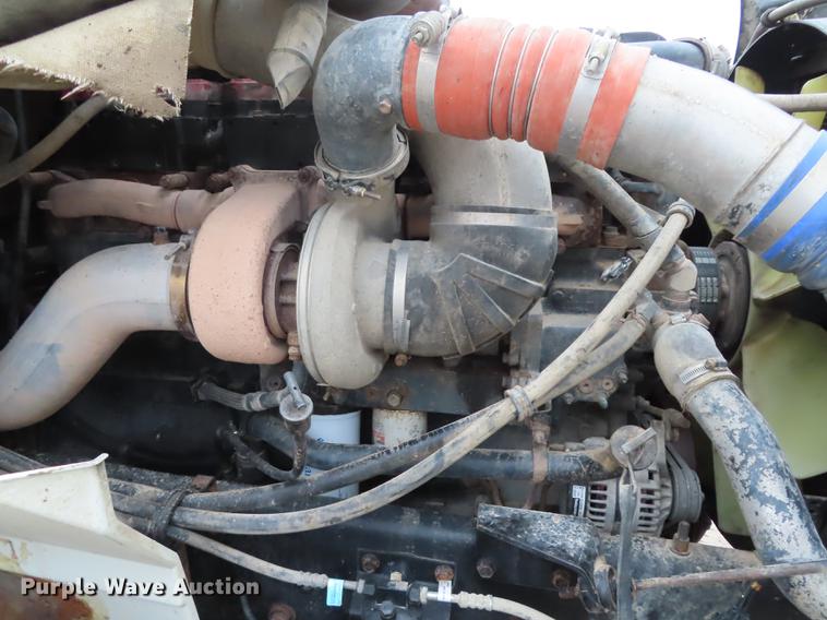 image for item DN9073 2000 International 9400i semi truck