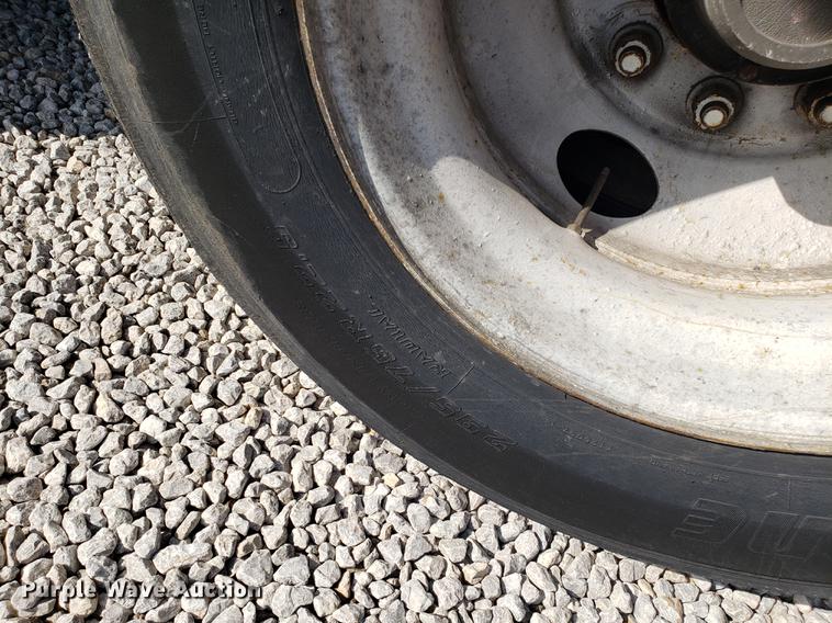 image for item EN9785 2001 Wabash dry van trailer